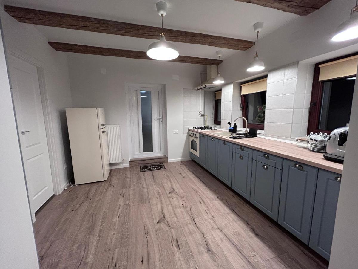 Alexandra Apartment