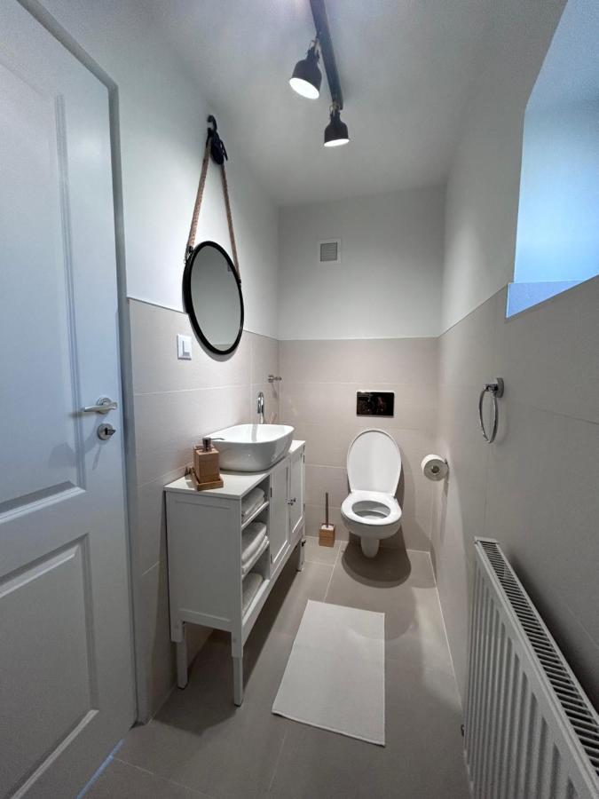 Alexandra Apartment *