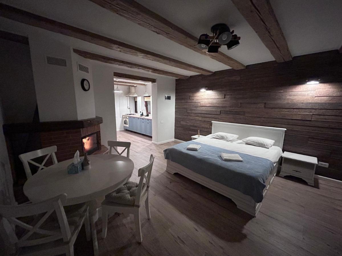 Alexandra Apartment *